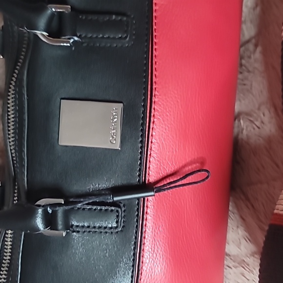 Calvin Klein - Picture 3 of 3